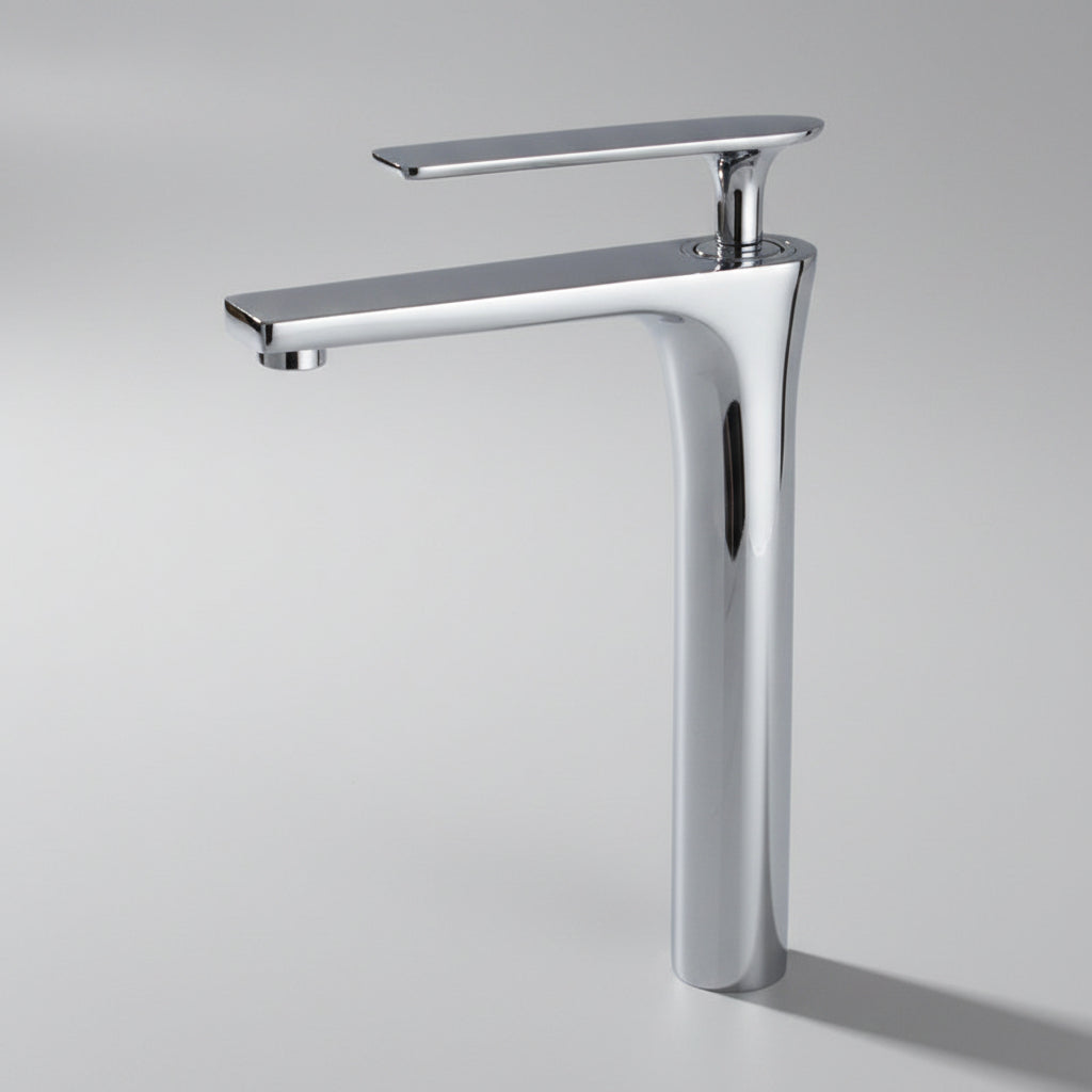 Robinet de salle de bain Cheverny de la marque Hausslyon, montrant le design en chrome avec poignée et sortie d'eau.
