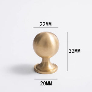 Poignées et boutons VidaXL Yankari, design élégant en métal, pour meubles, visibles sur fond clair dans l'image.