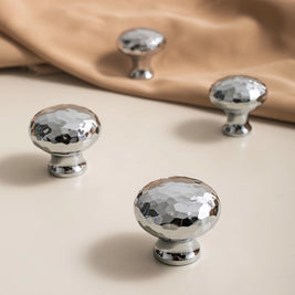Poignées et boutons Faria en chrome, design élégant, pour meubles ou armoires, fabriqués par VidaXL, visibles en image.
