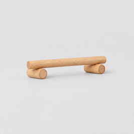 Étagère de rangement en bois Häusslyon Tampere, structure en bois clair avec plusieurs niveaux pour organiser des objets.