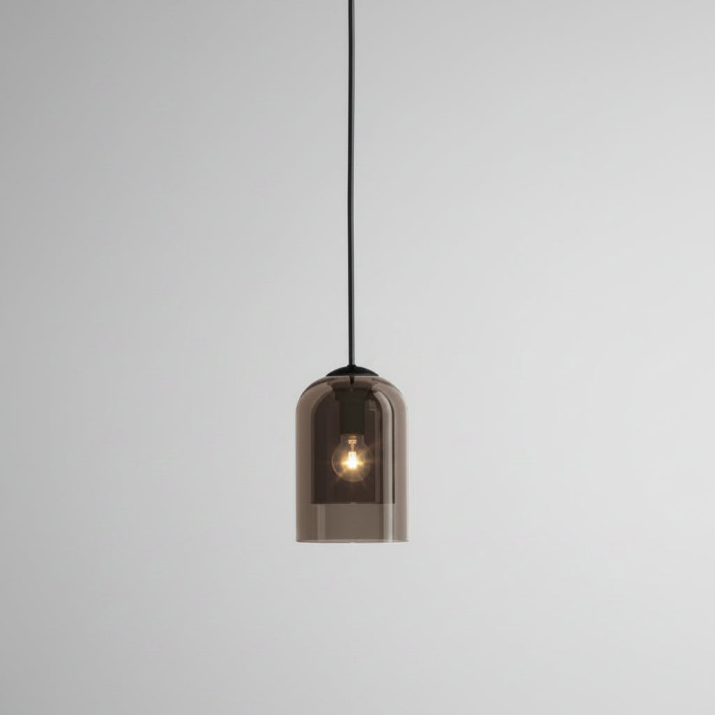 Lustre de style industriel Berlin de la marque HAUSSLYON, avec un design moderne en métal noir et éclairage suspendu.