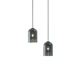 Lustre industriel Berlin de la marque HAUSSLYON avec un design moderne en métal noir et détails en bois naturel.
