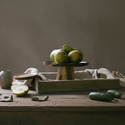 Plateau à gâteau en bois VidaXL, élégant et robuste, parfait pour présenter desserts ou pâtisseries sur une table.