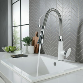 Robinet de cuisine VidaXL en acier inoxydable avec levier, installation simple et design moderne visible sur l'image.