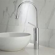 Robinet de salle de bain VidaXL Malbaie avec poignée en chrome et finition moderne visible dans l'image.