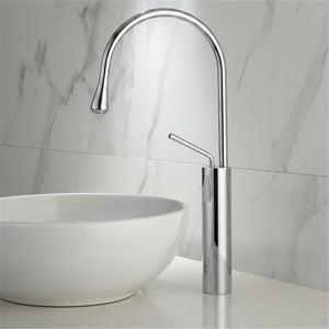 Robinet de salle de bain VidaXL Malbaie avec poignée en chrome et finition moderne visible dans l'image.