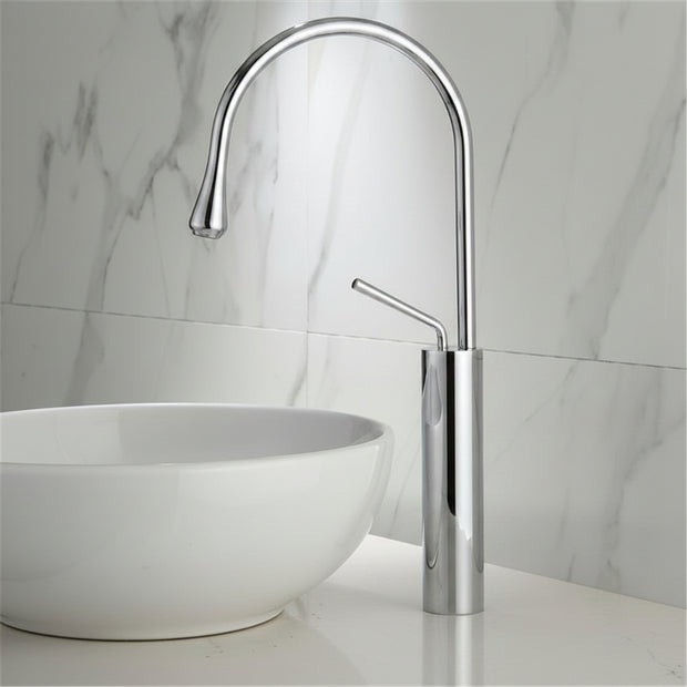 Robinet de salle de bain VidaXL Malbaie avec poignée en chrome et finition moderne visible dans l'image.