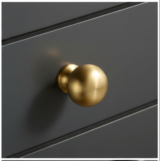 Poignées et boutons Lagos de la marque Renfan, en métal avec finition brillante, pour meubles ou décoration intérieure.