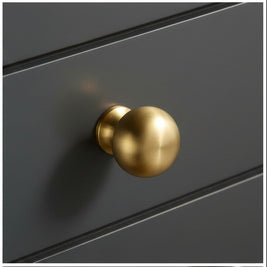 Poignées et boutons Lagos de la marque Renfan, en métal avec finition brillante, pour meubles ou décoration intérieure.