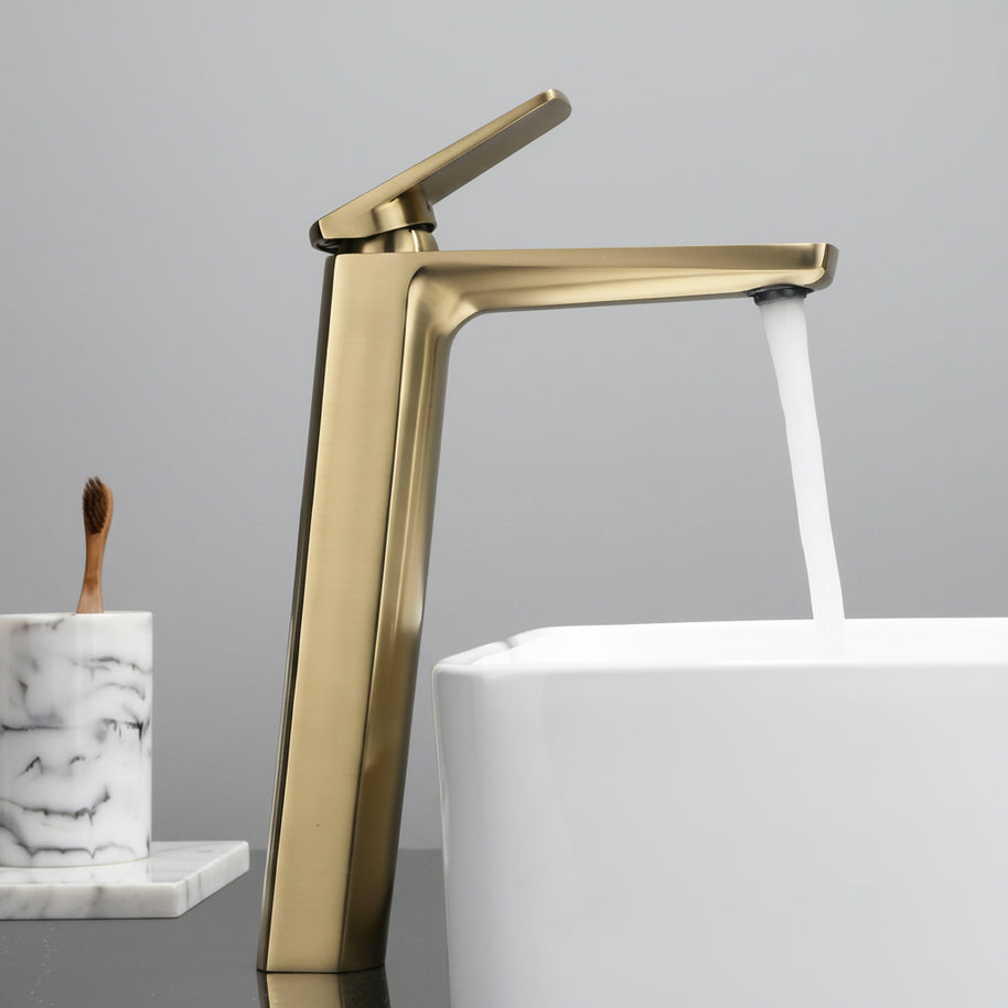 Robinet de salle de bain Orlando de HAUSSLYON, finition brossée, montrant le mitigeur avec poignée élégante.