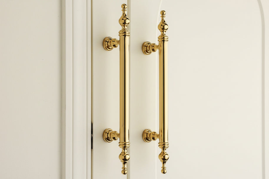 Poignées et boutons Florence de VidaXL, en métal avec finition élégante, pour meubles ou décoration intérieure.