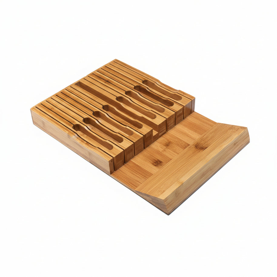 Support à couteaux de cuisine Bibey de la marque Hausslyon, en bois avec plusieurs compartiments pour ranger les couteaux.