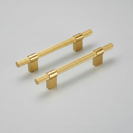 Poignées et boutons Fassi VidaXL, ensemble de pièces métalliques pour meubles ou équipements, visibles en image.