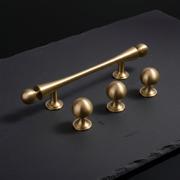 Poignées et boutons VidaXL Yankari en bois clair, design simple et élégant, pour meubles et décoration intérieure.