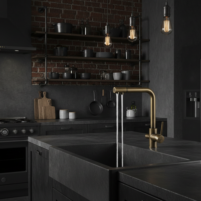 Robinet de cuisine VidaXL Chandler II en acier inoxydable avec bec tournant et poignée moderne, installation sur évier.