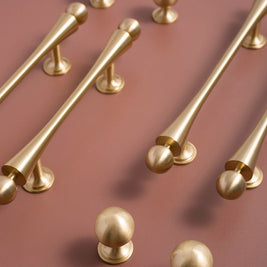 Poignées et boutons VidaXL Yankari en bois, avec finition élégante, pour meubles ou décoration intérieure.