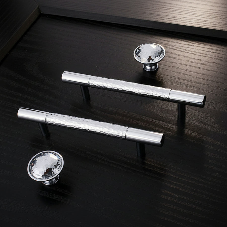 Poignées et boutons Faria Chrome de la marque VidaXL, finition en chrome brillant pour meubles ou portes.