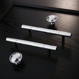 Poignées et boutons Faria Chrome de la marque VidaXL, finition en chrome brillant pour meubles ou portes.