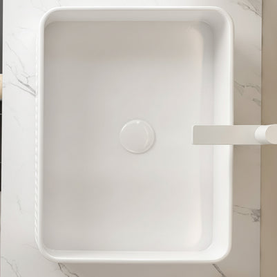 Lavabo salle de bain Turin blanc de VidaXL, vue de face montrant le lavabo en céramique moderne avec robinetterie intégrée.