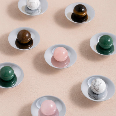 Boutons Malbaie de la marque Hausslyon, petits boutons en tissu couleur neutre, pour vêtements ou accessoires.
