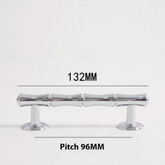 Poignées et boutons Kyotoji en chrome de VidaXL, design moderne pour meubles, visibles en détail dans cette image.