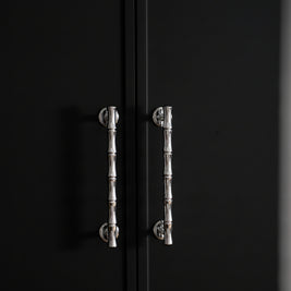 Poignées et boutons Kyotoji en chrome de la marque VidaXL, détails visibles sur cette image, pour meubles ou portes.