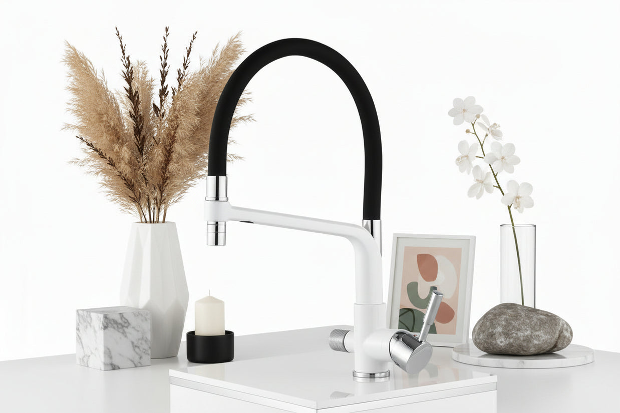 Robinet de cuisine VidaXL Toscanie en acier inoxydable avec levier de commande et embouts de fixation visibles.