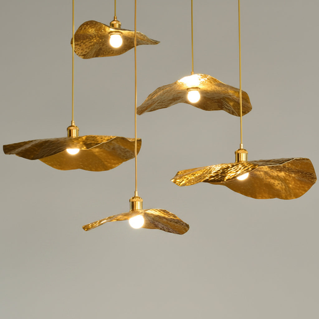 Lustre Morel de la marque Hausslyon, design élégant avec abat-jour en verre et finition moderne pour intérieur sophistiqué.