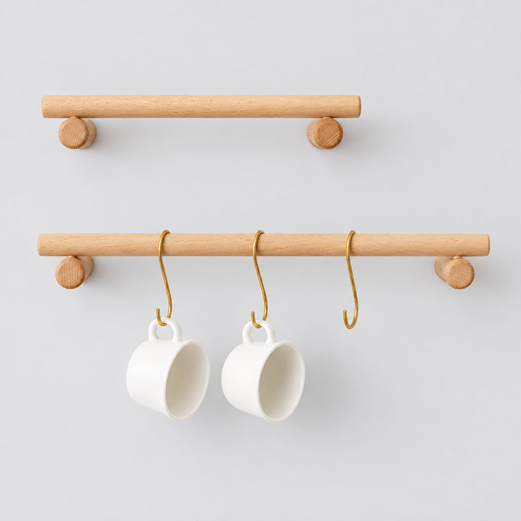Étagère de rangement en bois Haussslyon Tampere, structure en bois clair avec plusieurs niveaux pour organiser pièces et objets.