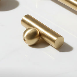 Poignées et boutons Lagos de la marque Renfan, en métal finition fine pour mobilier intérieur élégant.
