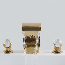 Robinet de salle de bain HAUSSLYON CRYSTAL avec finition élégante, vue de face avec poignée et embout de sortie d'eau.