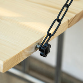 Table suspendue pliante Normandie AOSOM avec plateau en bois et structure métallique, élégance et praticité pour espace restreint.