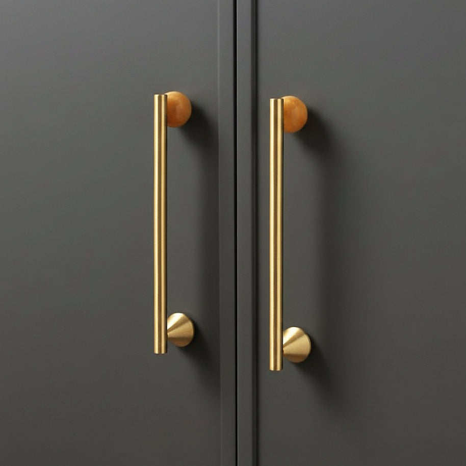 Poignées et boutons d'armoire Deauville de la marque Hausslyon, en métal brillant, pour meubles de cuisine ou de salle de bain.