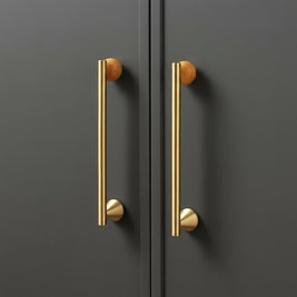 Poignées et boutons d'armoire Deauville de la marque Renfan, en métal avec finition élégante, pour meubles de rangement.