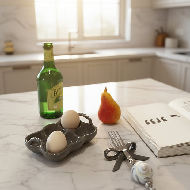 Assiette à œufs en céramique RENFAN Arles, petite assiette blanche pour servir des œufs ou autres petits aliments.