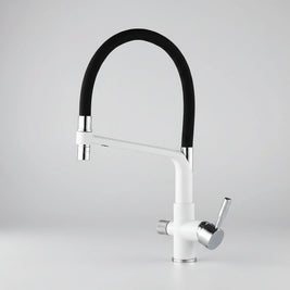 Robinet de cuisine Hausslyon Olympe avec pomme de douche chromée et poignée simple, installation moderne et élégante.