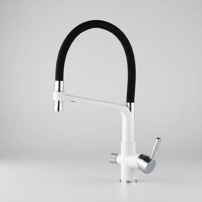 Robinet de cuisine Hausslyon Olympe avec pomme de douche chromée et poignée simple, installation moderne et élégante.