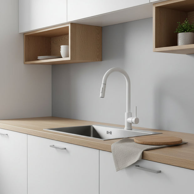 Robinet de cuisine Hausslyon Salem tactile en acier inoxydable avec levier, vue de face sur le robinet moderne et fonctionnel.