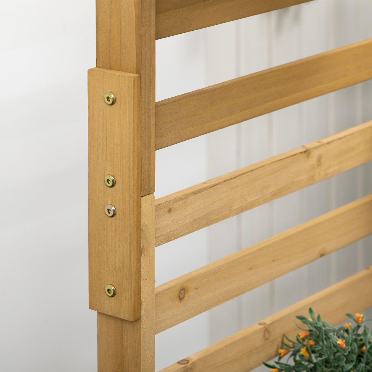 Support en bois pour plantes AOSOM, structure solide pour soutenir les plantes en pot, visible en image.