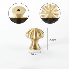 Boutons Fleury II de VidaXL, petits boutons en bois naturel pour meubles ou vêtements, visibles en gros plan.