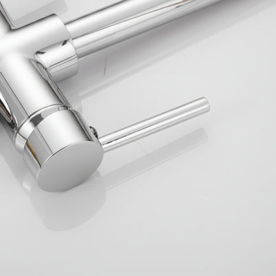 Robinet de cuisine RENFAN Laval en acier inoxydable avec poignée et bec tournant, installation moderne pour cuisine.