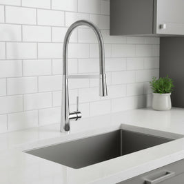 Robinet de cuisine Haussslyon avec une tige, en acier inoxydable, installé au lavabo, vue de face.