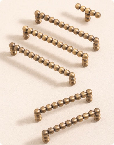 POIGNEES ET BOUTONS - NAIROBI - HAUSSLYON