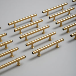 Poignées et boutons Cheverny VidaXL en bois clair, détails élégants pour meubles ou décoration intérieure.