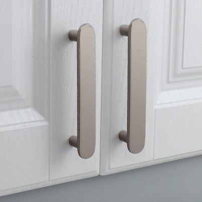 Poignées et boutons VidaXL Lanoraie, design moderne en métal pour meubles, fixation solide et finition élégante.