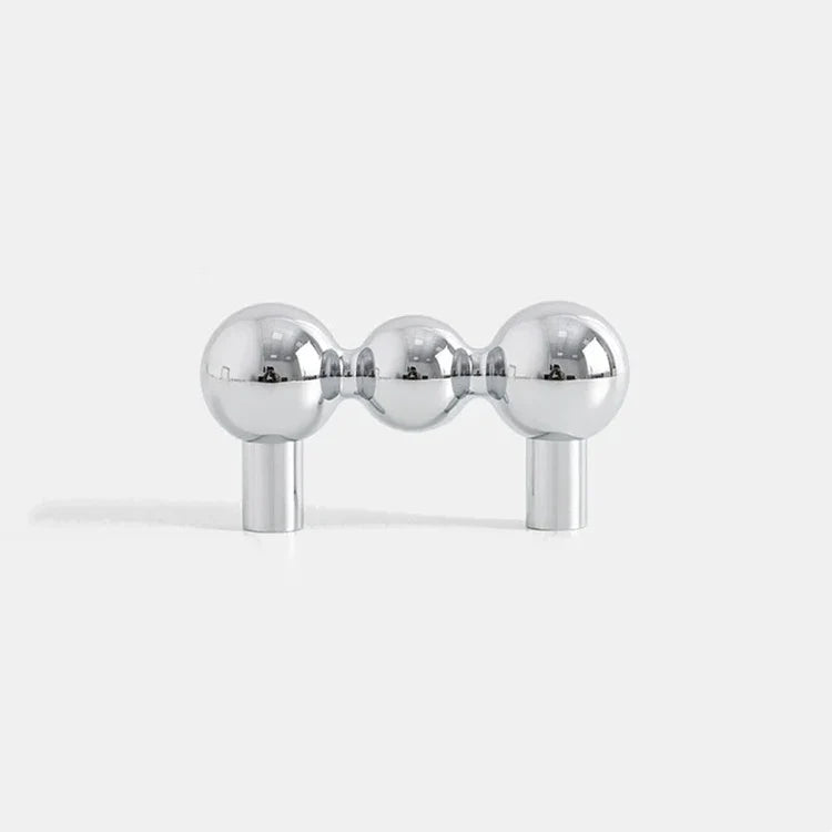 Poignées et boutons Mondego Argent de la marque Renfan, détails en métal argenté pour mobilier moderne.
