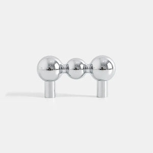 Poignées et boutons Mondego Argent de la marque Renfan, détails en métal argenté pour mobilier moderne.