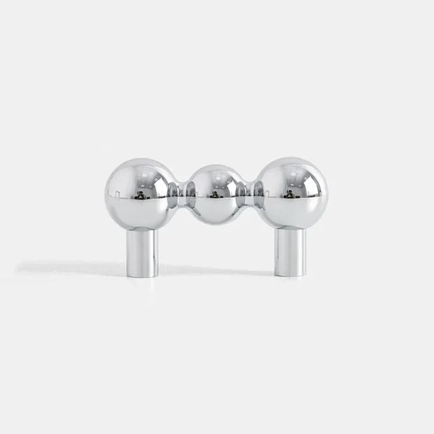 Poignées et boutons Mondego Argent de la marque Renfan, détails en métal argenté pour mobilier moderne.