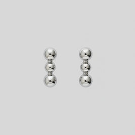 Poignées et boutons Mondego argentés de la marque Renfan, design élégant en métal brillant, pour meubles et décoration intérieure.