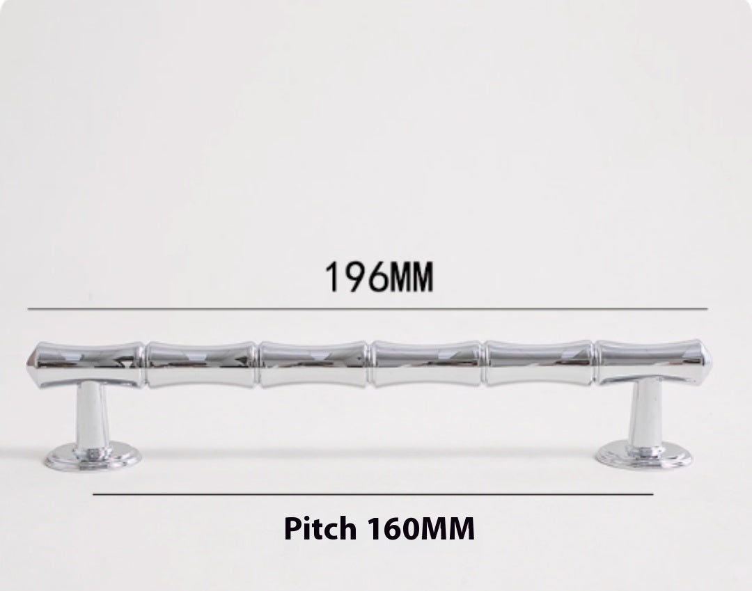 Poignées et boutons Kyotoji en chrome de VidaXL, montrant une finition brillante et un design élégant pour meubles modernes.